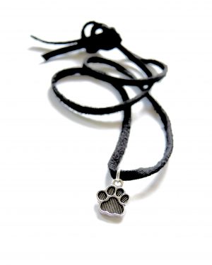 Kaulakoru nahkanauhalla (tassu)